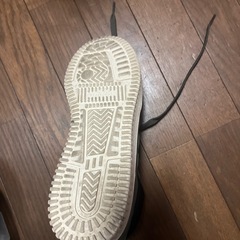 adidas スニーカーの画像