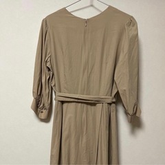 PLST ベージュ ラップドレス Mサイズの画像