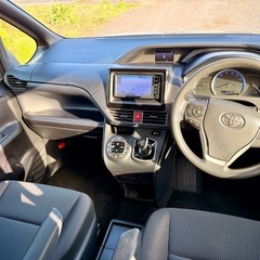 トヨタ　ノア　ハイブリッド　平成27年車の画像