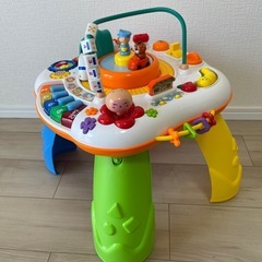 トイザらス（Toys"R"Us）のオリジナルブランド「Top Tots（トップトッツ）」の「あそびがいっぱい！ライト＆サウンドテーブルの画像