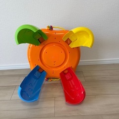 トイザらス（Toys"R"Us）のオリジナルブランド「Top Tots（トップトッツ）」の「あそびがいっぱい！ライト＆サウンドテーブルの画像