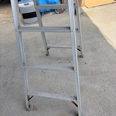 ４段脚立の画像