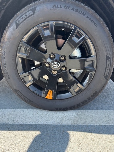 デリカD5アクティブギア　純正ホイール　18インチ7J+38 RAV4
