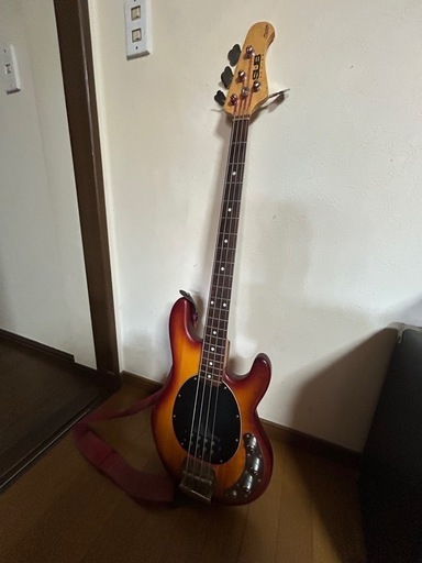 ミュージックマン　RAY4 ベース