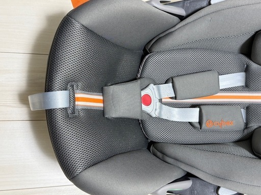 CYBEX GOLD　クラウド G i-Size カラー：グレー　美中古 CYBEX GOLD クラウド G i-Size カラー：グレー 美中古