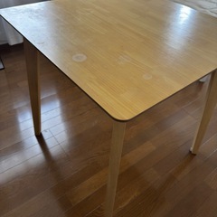 ダイニングテーブルの画像