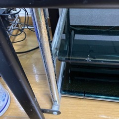 ガラステレビ台。テーブルの画像