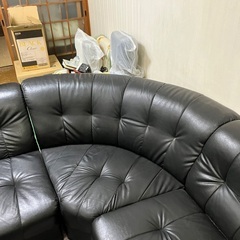 黒革ソファ　五人掛けの画像