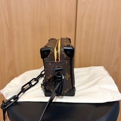 斜め掛けショルダーバッグの画像