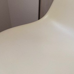 北欧風シンプルシェル型チェアの画像