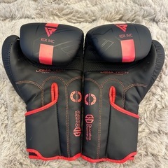 RDX ボクシング・キックボクシンググローブ ブラック/レッドの画像