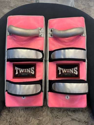 TWINS SPECIAL ピンク キックミット