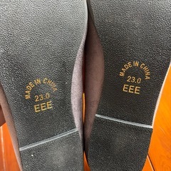 フラットパンプス　23センチの画像