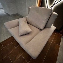 ベルメゾン 1人掛けソファ グレー ワイド　クッション付き　ファブリックの画像