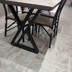 一枚板風ダイニングテーブルの画像