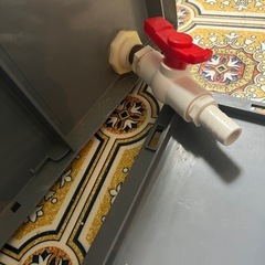 亀飼育コンテナ排水溝付き+ライト2点セットの画像