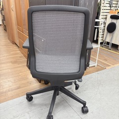 【🐤買取市場 柴田店】 I666 🌈 KOIZUMI メッシュ張り肘付き高機能オフィスチェア PCチェア ⭐ クリーニング済の画像