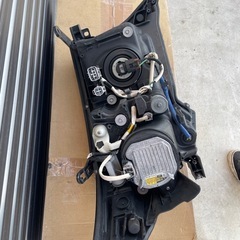 ランクル200中期　純正
ヘッドライト左右セットの画像