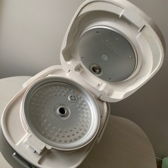 ハイアール マイコンジャー炊飯器 （5.5合炊き） ホワイトHaier JJ-M55B (W)の画像