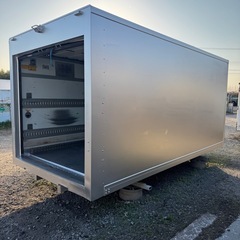 仕上げ済！かるがるシャッタードア！断熱材入り！バイクガレージ！使い勝手抜群！倉庫物置用 3トン保冷ロングワイドコンテナの画像