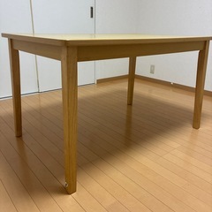 ダイニングテーブルの画像