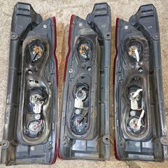 委託 難有り 200系ハイエースワゴン用テールランプの画像