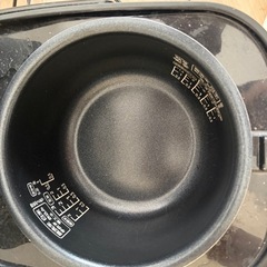 炊飯器と
t-fal圧力鍋とフライパンの画像