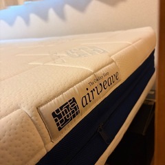 エアウィーヴ ベッドマットレス S03    ベットフレーム付きの画像