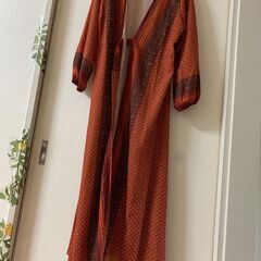 【新品】カシュクール　オレンジ色 ドット柄 ロングワンピースの画像