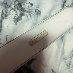 キヌジョ　コードレスコテ　ストレートアイロンの画像