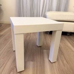 美品の白い物置きの画像