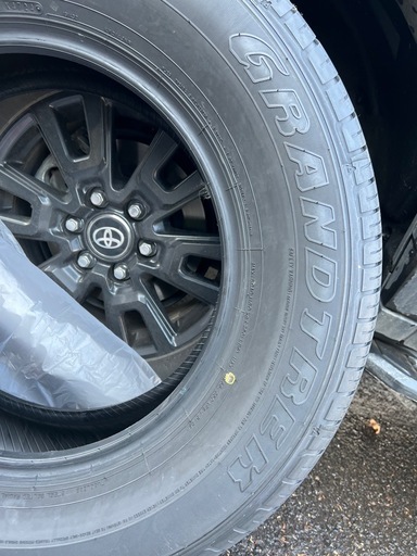 未使用　ランクル250純正タイヤ　265/65R18