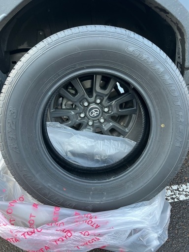未使用　ランクル250純正タイヤ　265/65R18