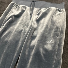 adidas 上下の画像