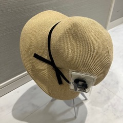 新品未使用帽子　風飛び帽子ストラップ付きの画像