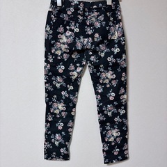 花柄スキニーパンツ ブラック フラワー 総柄 ストレッチ 美脚 レディース Mの画像