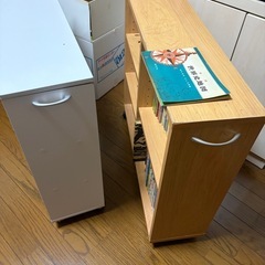 本棚と本　まとめて
の画像