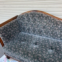 カリモク家具 コロニアルシリーズ 花柄 2人掛けソファ
の画像