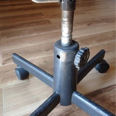 椅子　勉強用 / 事務用　 ベージュ  ジンプルで座り心地の良い、クッション性のある椅子です。 ・高さの調節が可能です。 ・元々オフィスで使われていました。  サイズ（約） 高さをＭAXにした場合の画像