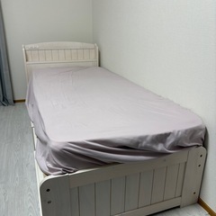 ベットフレーム+マットレスの画像