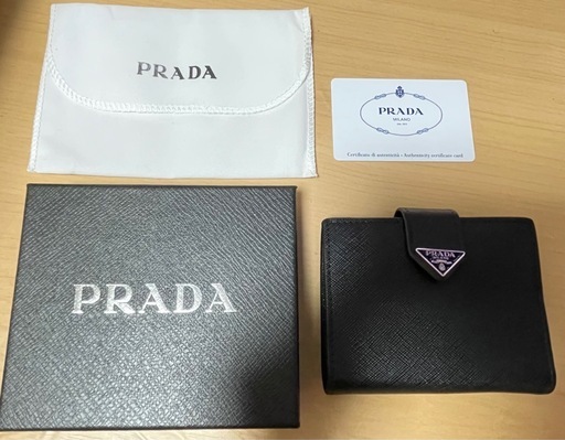 PRADA財布