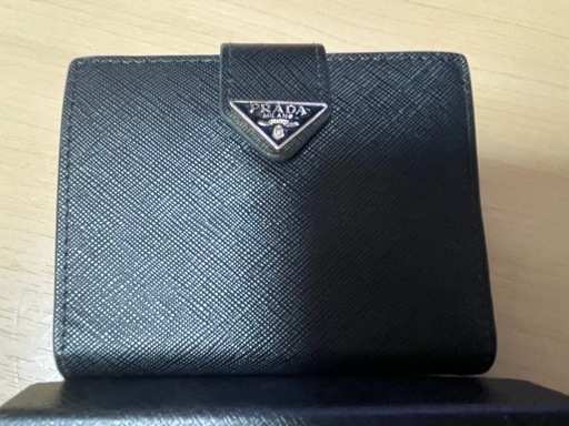 PRADA財布
