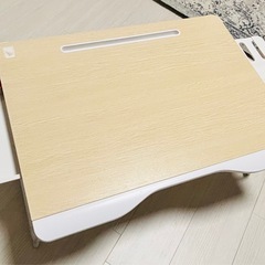 折りたたみテーブルの画像