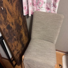 【3/29 7時〜14時受取希望】ニトリデスク・椅子の画像