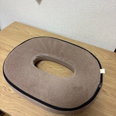 ドーナツ型クッションの画像