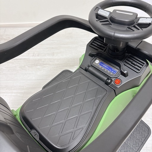 ランドローバー　ディフェンダー　乗用玩具　足蹴り車