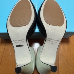 AuBANNISTERバイカラーパンプスの画像