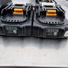 マキタ 充電式クリーナー18V バッテリー2個充電器付きの画像