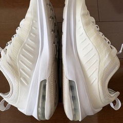 Nike エアマックス アクシス レディース スニーカー ホワイト 23.5 美品の画像