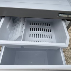 2021年製★AQUA 2ドア冷蔵庫 126L 中古 単身冷蔵庫 シルバーAQR-13K の画像